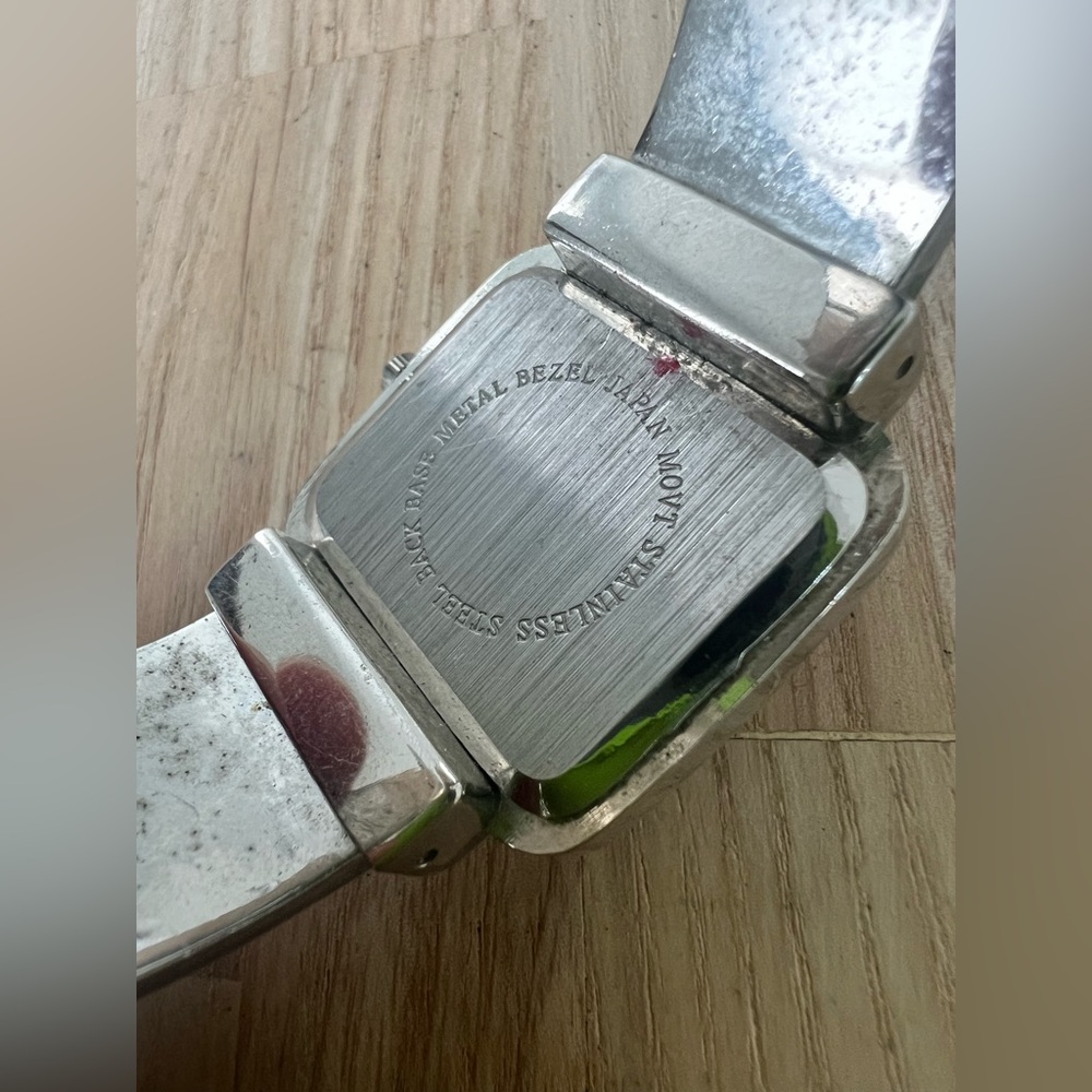 Unbranded ladies silver tone hinged cuff bracelet watch NEW BATTERY - Picture 5 of 10